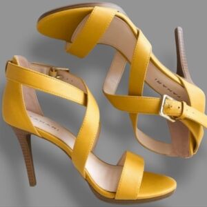 🛑BOGO 🆕"Tahari" Luxe Mustard Heel Sandal